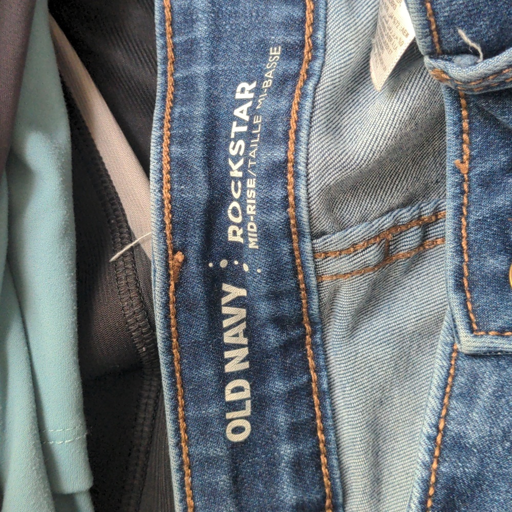Old Navy. Comfy stretchy jeans size 2